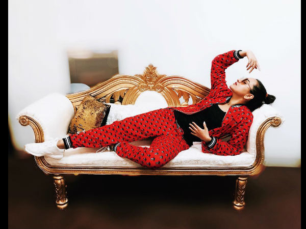 Lata Mangeshkar Is Equally Pissed