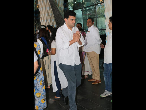Siddharth Roy Kapur Arrives To Pay His Last Respects Siddharth Roy Kapur Arrives To Pay His Last Respects