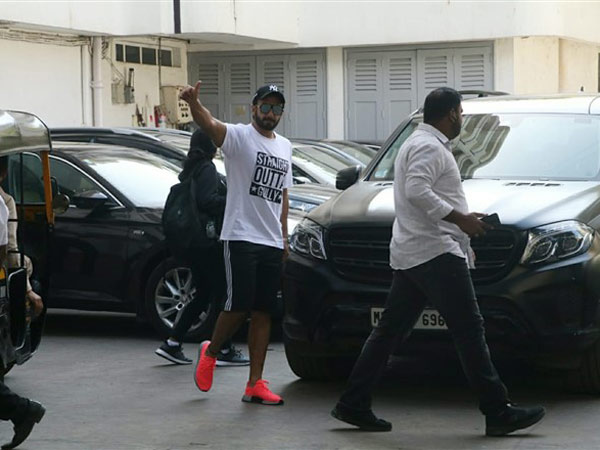 Ranveer Singh Flaunts 'Straight Outta Gully' T-shirt