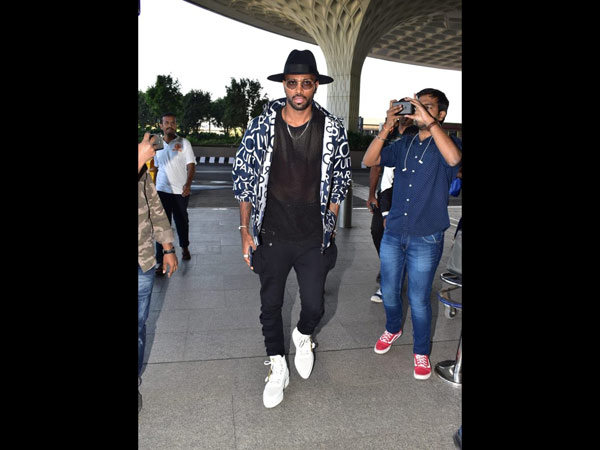 Hardik Pandya Also Spotted At Airport Hardik Pandya Also Spotted At Airport