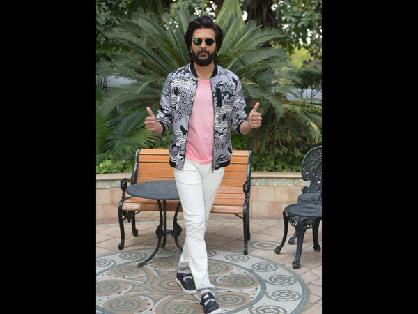 Riteish Dressed For The Summer