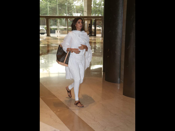 Shweta Nanda Bachchan Arrives To Pay Respects