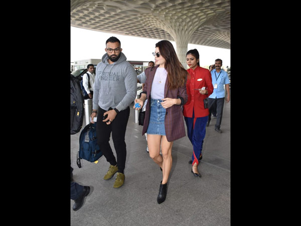 Jacqueline Looks Classy At The Airport