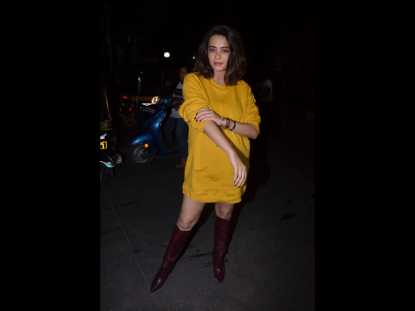 Surveen Chawla Made Heads Turn At The Song Launch Surveen Chawla Made Heads Turn At The Song Launch