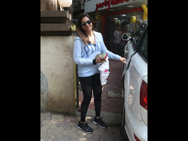Bipasha Basu Goes Shopping