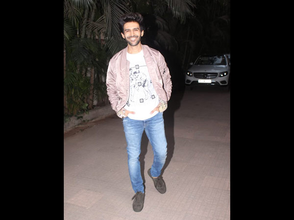 Kartik Aaryn Snapped Looking Cool