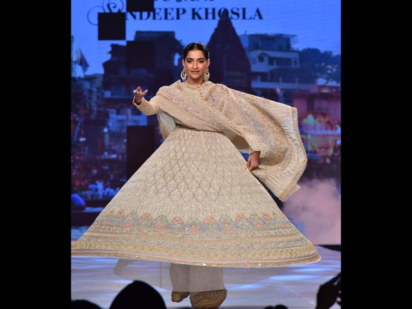 Sonam Kapoor Spins Around In A Lovely Anarkali Dress