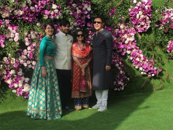 Vidhu Vinod Chopra And His Family