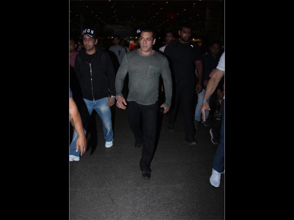 Salman Khan Snapped At The Airport