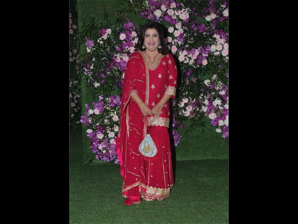 Farah Khan Smiles For The Cameras