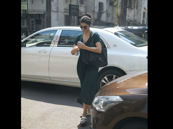 Jacqueline Fernandez Gets Papped In The City
