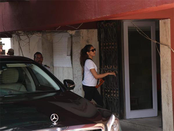 Mira Rajput Heading In For Her Intense Work Out Session Mira Rajput Heading In For Her Intense Work Out Session