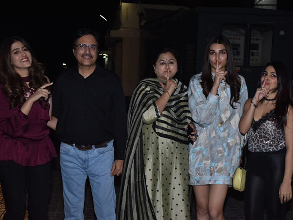 Kriti's Family Does The Luka Chuppi Pose