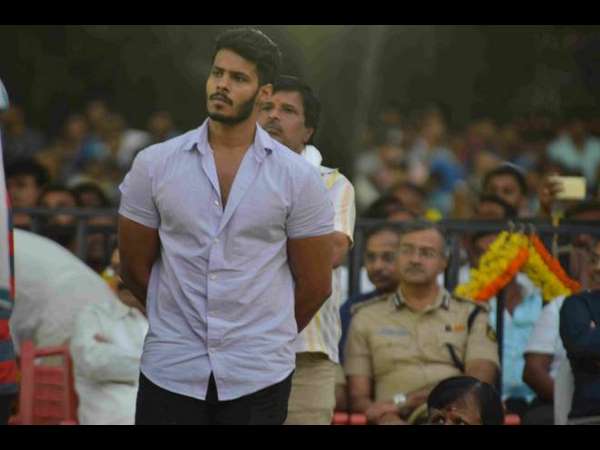 He Alone Is Enough For Mandya