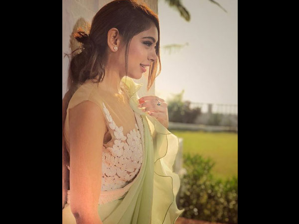 Niti Asks Fans To Message Or Call Her!