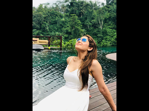 Sayyeshaa Enjoys Her Honeymoon