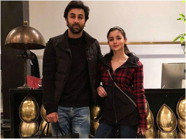 Alia Bhatt Showered Love At Ranbir Kapoor During Filmfare Awards Alia Bhatt Showered Love At Ranbir Kapoor During Filmfare Awards