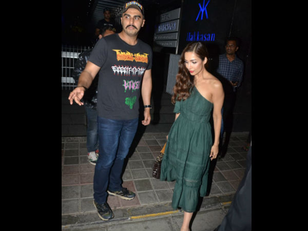 Fans Praise Malaika For Looking Young & Hot Fans Praise Malaika For Looking Young & Hot