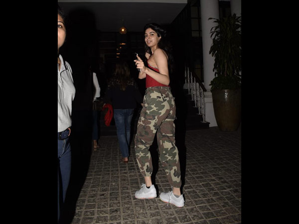 Khushi Sports A Grunge Casual Look For The Girls Night Out Khushi Sports A Grunge Casual Look For The Girls Night Out