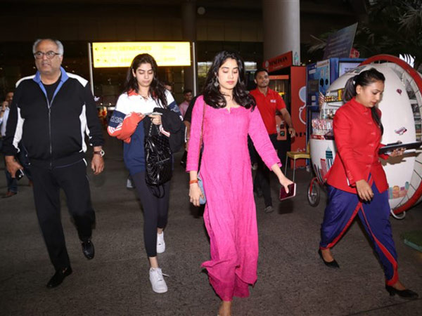 She Was Snapped With Her Dad Boney Kapoor & Sis Khushi Kapoor