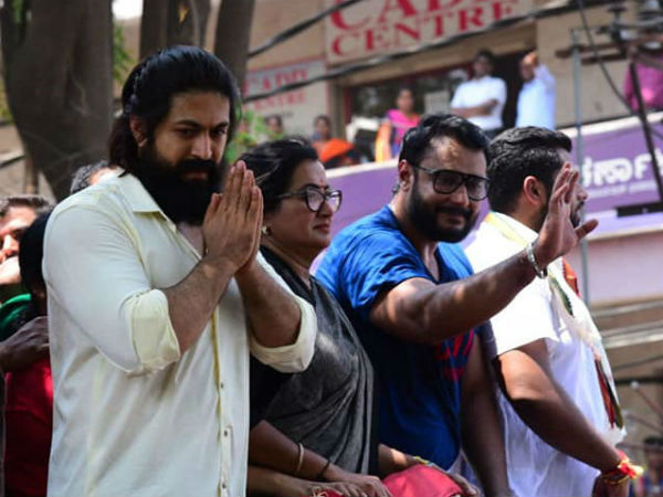 'Vote For Sumalatha Amma'