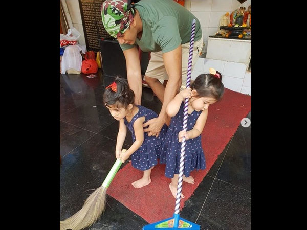 KVB’s Cute Daughters Doing Seva At Gurudwara