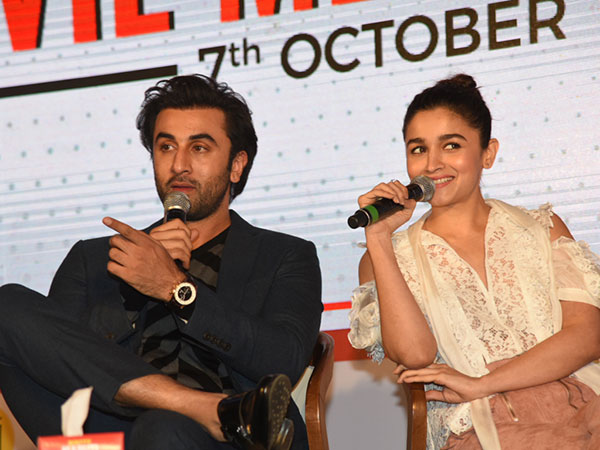 Alia Showers Praises On Ranbir