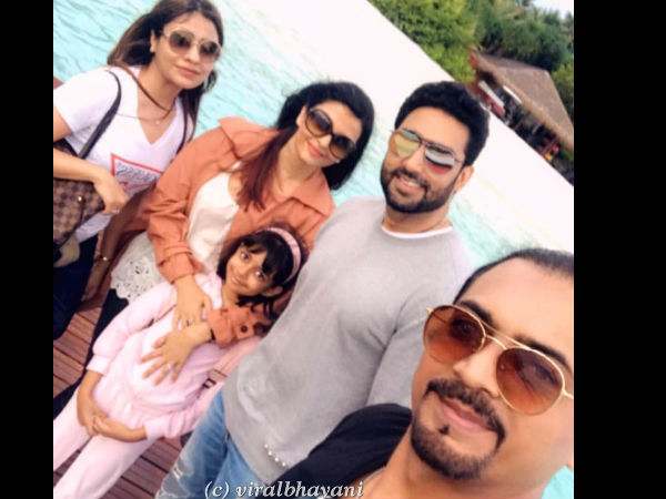 Meanwhile, Aaradhya Is Chilling With Her Parents In Maldives