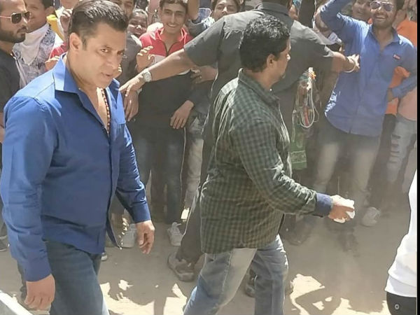 Congress Backs Salman