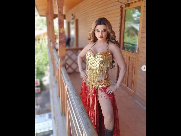 Rakhi Sawant Gets Trolled For Saying She Loves Pakistan!