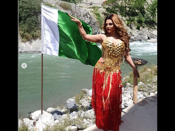 Rakhi Posing With Pakistani Flag