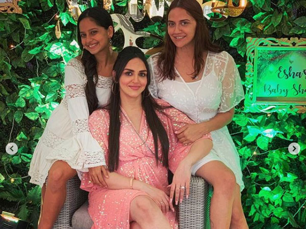Esha Deol With Sister Ahana Deol