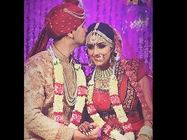 In Picture: Visharad Gives A Peck On Aarti’s Head