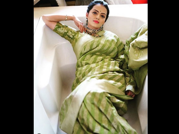 Does Shrenu Love To Dress Up As Jhanvi? Does Shrenu Love To Dress Up As Jhanvi?