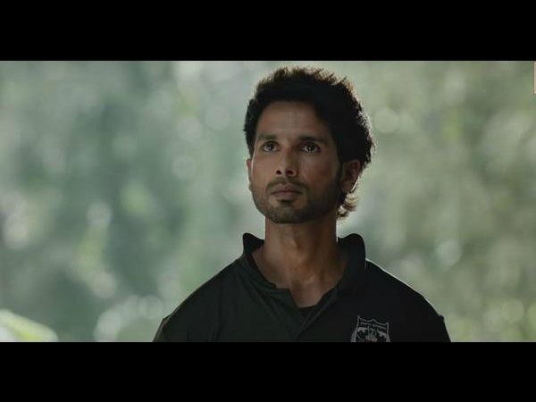 Meanwhile, Here's Why Shahid Was Sh*t Scared To Play A College Student In Kabir Singh