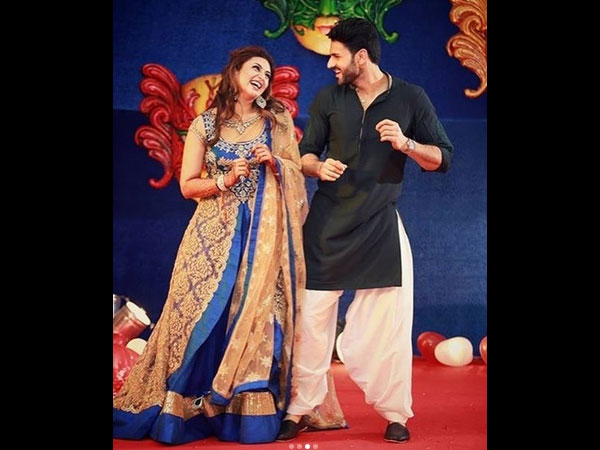 Divyanka & Vivek Couldn’t Take Their Eyes Off Each Other
