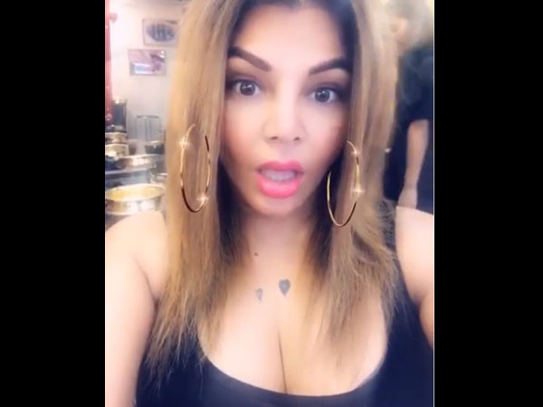 Rakhi Does Gandi Baat! Rakhi Does Gandi Baat!