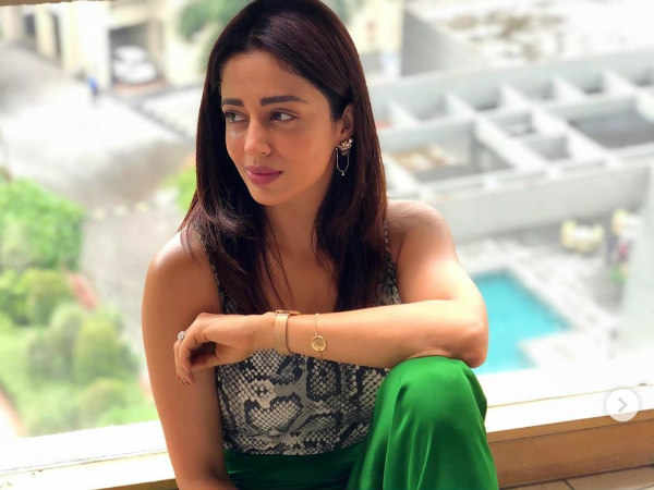 The Actress Confirms That She Isn’t Engaged