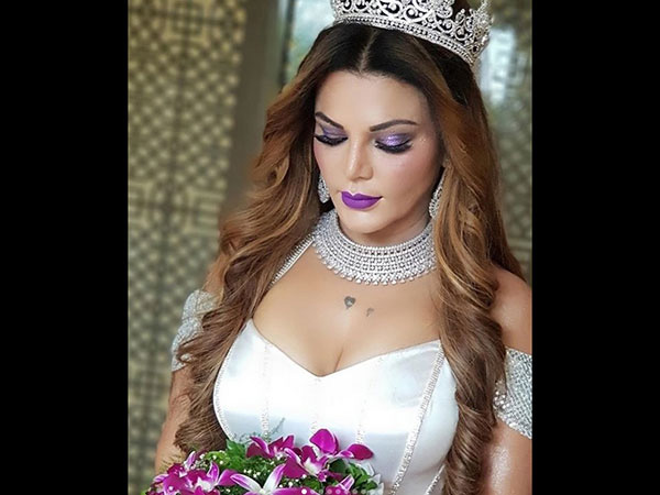 Why She Kept Her Marriage A Secret? Why She Kept Her Marriage A Secret?