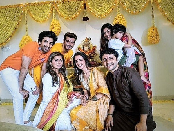 Sanaya & Drashti At Arjun’s Home For Ganpati Celebration