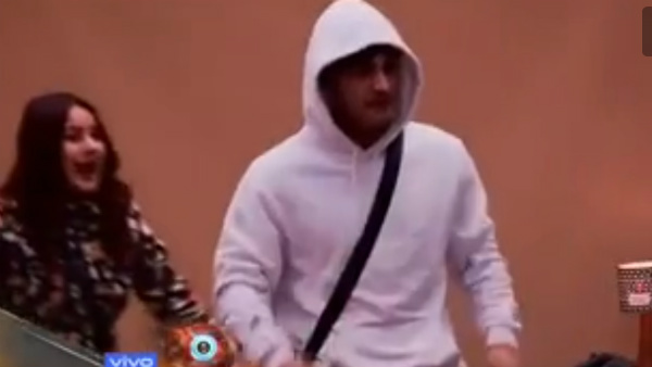 Mahira Sharma Tries To Stop Asim