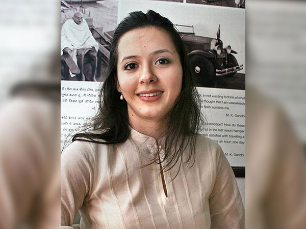 Bollywood Actor Isha Sharvani Duped Of Rs 3 Lakh By Fake Call Centre Employees; 3 Held Bollywood Actor Isha Sharvani Duped Of Rs 3 Lakh By Fake Call Centre Employees; 3 Held