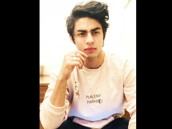 Fans Confuse Aryan With SRK 