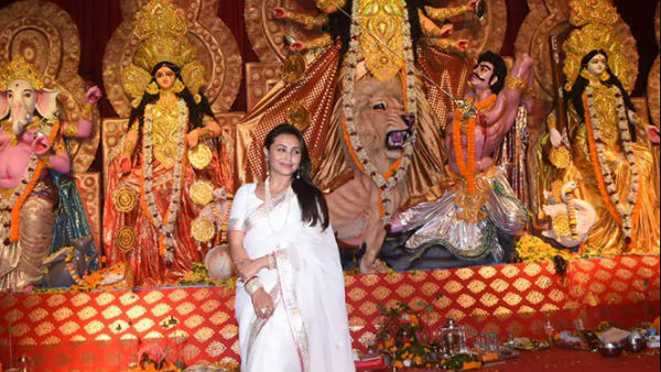 Rani Dons Gorgeous White Saree To Durga Puja Celebrations Rani Dons Gorgeous White Saree To Durga Puja Celebrations