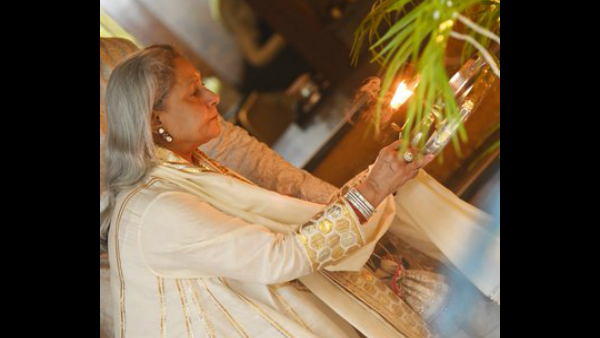 Jaya Bachchan Too Performed Diwali Puja