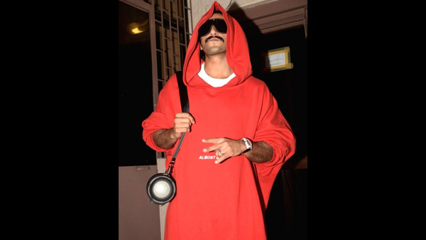 Ranveer Singh's Red Outfit Scares A Kid Ranveer Singh's Red Outfit Scares A Kid