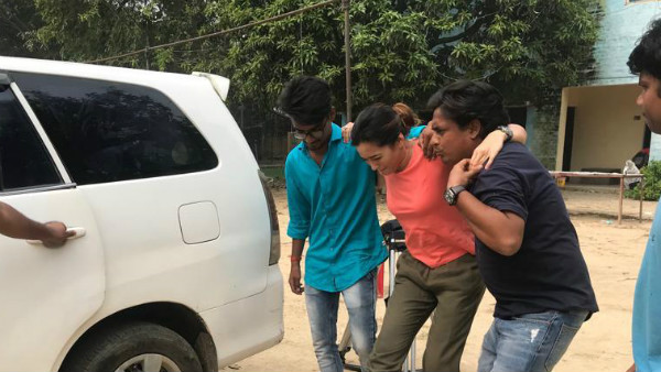 Kumkum Bhagya Actress Samikssha Batnagar Suffers Leg Injury While Shooting ‘Black Rose’ Kumkum Bhagya Actress Samikssha Batnagar Suffers Leg Injury While Shooting ‘Black Rose’