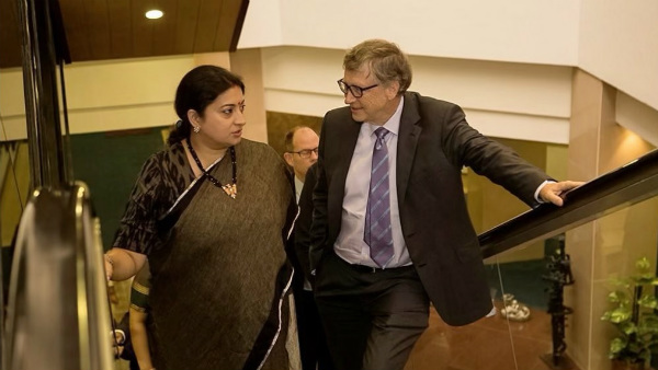 Smriti Irani Gives Befitting Reply To Trolls; Shares Picture With Bill Gates With An Epic Caption Smriti Irani Gives Befitting Reply To Trolls; Shares Picture With Bill Gates With An Epic Caption