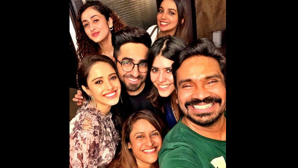 katrina-kaif-and-priyanka-chopra-chill-together-at-rohini-iyer-house-party katrina-kaif-and-priyanka-chopra-chill-together-at-rohini-iyer-house-party