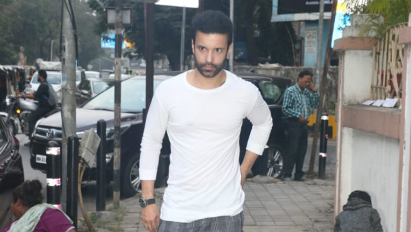 In Pic: Aamir Ali Attend Kushal's Prayer Meet In Pic: Aamir Ali Attend Kushal's Prayer Meet